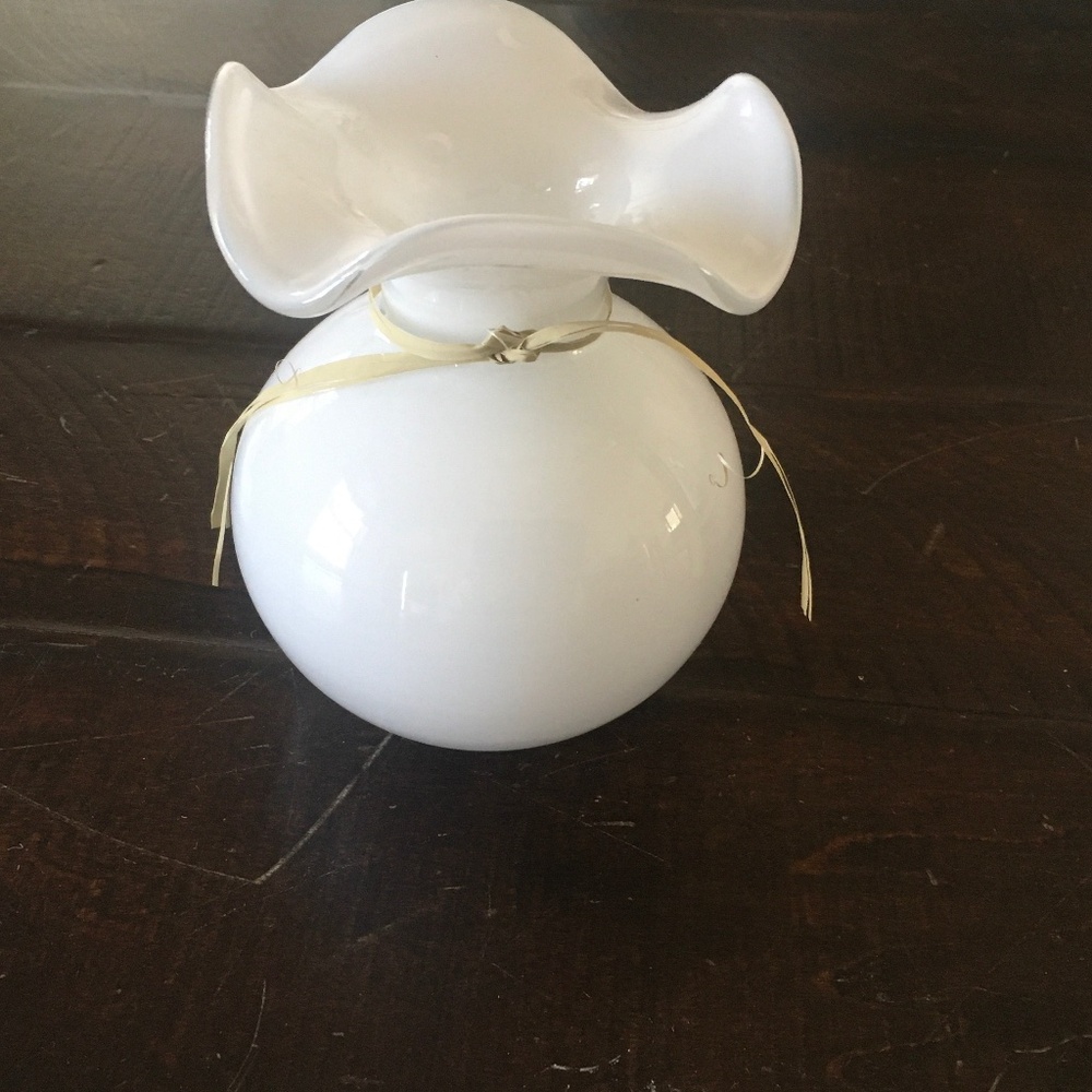 Vietri Hibiscus Fluted  Vase